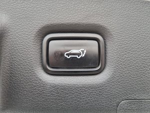 Blanche 2023 Nouvelle Santa Fe TM Auto 4x4 SUV Familial Coréen d'Occasion Abordable avec Coffre LED et BSD - Product Image 5