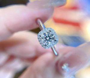 แหวนเพชรโมอิสซาไนต์ 14k 0.5 กะรัต แหวนผู้หญิงสุดหรู แหวนเพชรทรงกลม - Product Image 1