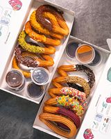 Snack-Papier-Desserttablett mit Saucenfach Verpackung Churros-Behälter-Box mit Dip-Behälter