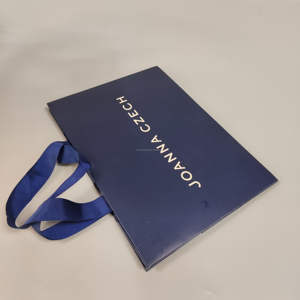 ถุงช้อปปิ้งกระดาษคราฟท์ออกแบบได้ตามต้องการมีด้ามจับสีขาวดำรีไซเคิลสำหรับพิซซ่า<span class=keywords><strong>น</strong></span>มซูชิส<span class=keywords><strong>ล</strong></span>ัดเย<span class=keywords><strong>ล</strong></span><span class=keywords><strong>ล</strong></span>ี่โลโก้ของคุณเอง - Product Image 1