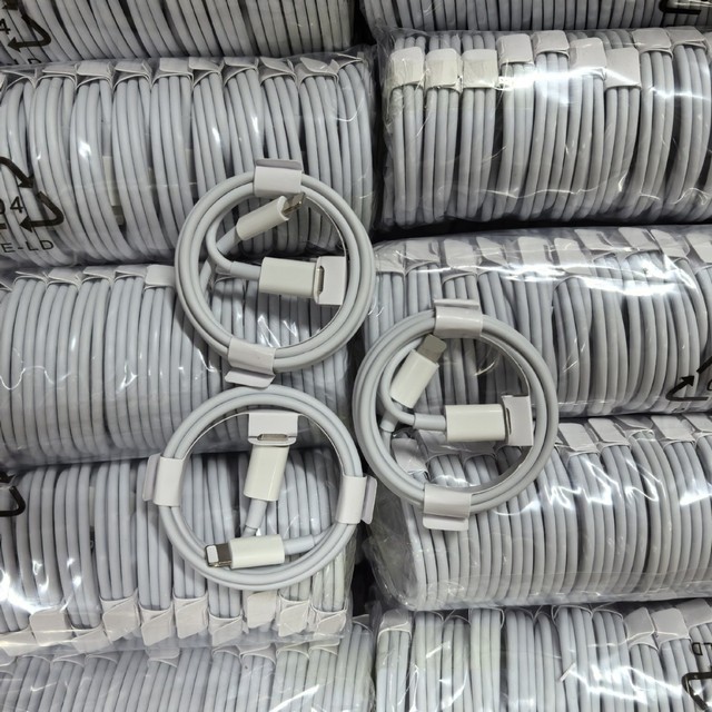 Factory Wholesale C to C 1M 2M High Quality 1M Usb Data Cable 2.4A Charging Cable for Iphone 17 16 15 Pro Max