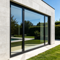 Fenêtre fixe panoramique moderne à cadre fin en aluminium, du sol au plafond, avec double vitrage trempé
