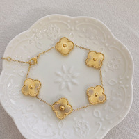 Nuevo diseño de metal ciruela láser cinco hojas flor planta pulsera Acero inoxidable impermeable alta calidad trébol de mujer