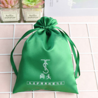 Sac pochette personnalisé en satin avec logo pour cheveux vêtements chaussures bijoux cosmétiques cadeau sac d'emballage en satin de soie sac de rangement pour perruque