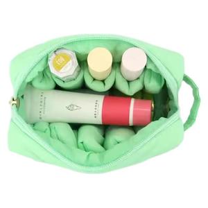Bolsa <span class=keywords><strong>de</strong></span> cosméticos <span class=keywords><strong>de</strong></span> algodón acolchada <span class=keywords><strong>de</strong></span> nailon impermeable para <span class=keywords><strong>Amazon</strong></span>, bolsa <span class=keywords><strong>de</strong></span> <span class=keywords><strong>viaje</strong></span> portátil para solución <span class=keywords><strong>de</strong></span> almacenamiento <span class=keywords><strong>de</strong></span> artículos <span class=keywords><strong>de</strong></span> tocador, bolsa <span class=keywords><strong>de</strong></span> almacenamiento grande y esponjosa - Product Image 4