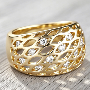 Anello a fascia larga con zirconi a griglia geometrica per donna, elegante gioiello di moda per tutti i giorni - Product Image 3