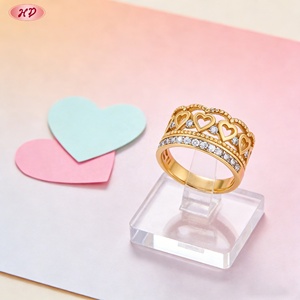 Bague large plaquée or 18 carats avec couronne cœur ajourée, incrustée de zircone cubique, style vintage ajouré, élégante et tendance - Product Image 3