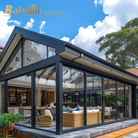 Solaires incurvés en verre courbé à chaud populaires véranda de patio de style ouvert coulissant avec moulage de toit triangulaire pour tables d'hôtels
