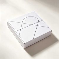 Boîtes d'expédition en carton ondulé blanc personnalisées haut de gamme, réutilisables, recyclables et imperméables pour l'emballage de cadeaux