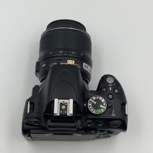 Cámara DSLR <span class=keywords><strong>D90</strong></span> Profesional de Alta Calidad y Bajo Costo, 720p HD con Lente Antivibración 18-55VR, 12MP, Casi Nueva - Product Image 3