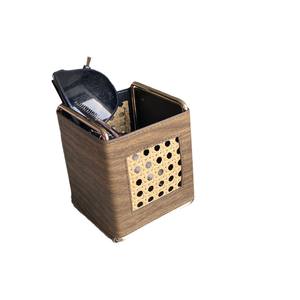 Panier de rangement en cuir tressé moderne et minimaliste, rectangulaire, grain de bois foncé, organisateur de bureau en métal, porte-pinceaux de maquillage, printemps 2024 - Product Image 4