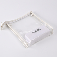 2025 personnalisé Pvc Triangle clair trousse de toilette voyage cosmétique pochette à fermeture éclair couture debout Transparent étanche plage sac de maquillage