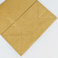 Sac cadeau portable en papier kraft rouge classique, écologique et jetable, avec poignées torsadées, imprimé flexo pour supermarché et exposition