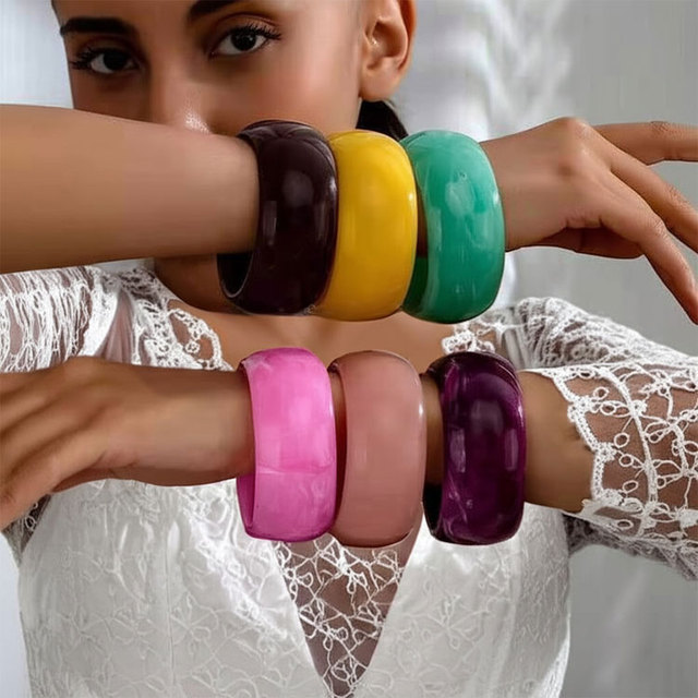 Exaggerated 34mm Width Acrylic Bangle Personalized Jelly Color Cambered Surface Round Resin Chunky Bracelets Bangles for Women