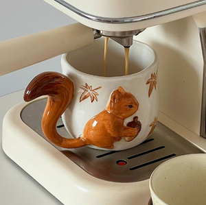 Caffè Creativo di Alta Qualità, Nuovo Stile Trendy, con Design a Scoiattolo 3D Dipinto a Mano e Foglia d'Acero, Ecologico e Durevole - Product Image 3