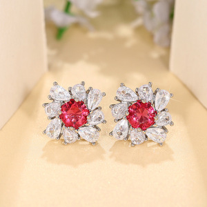Eleganti Orecchini a Perno a Forma di Goccia Rossa per Donne, Accessori Floreali per Uso Quotidiano - Product Image 1