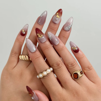 Faux ongles à presser en acrylique dégradé rouge brun, style luxe léger, avec feuille d'or et d'argent, ligne fine perlée, forme amande, personnalisés pour SPA et supermarché