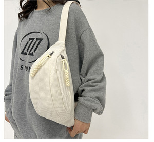 Sac banane de voyage OEM en velours côtelé, rétro, élégant, pour activités de plein air et sport, personnalisable et pratique - Product Image 2