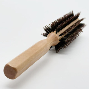 <span class=keywords><strong>Cepillo</strong></span> Redondo de Cerdas de Jabalí con Púas de Nylon y Mango de Madera, Ideal <span class=keywords><strong>para</strong></span> Alisar, Rizar, Dar Volumen y Desenredar <span class=keywords><strong>el</strong></span> Cabello - Product Image 5