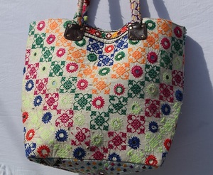 Sac bohème Banjara de style indien, sac vintage Hobo, sac ethnique brodé à la main avec des fleurs, deux sangles, sac léger - Product Image 3