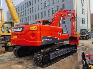 Pelle hydraulique sur chenilles Doosan dx225lc d'occasion en bon état Doosan 225 pelle de 22 tonnes en stock - Product Image 5