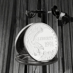 Moneta Commemorativa Americana Liberty 1911 Placcata Argento con Stampa Tipografica Patriottica Motivo Aquila Moneta da Collezione in Metallo - Product Image 3