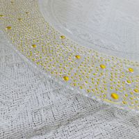 Assiettes de table en plastique pour banquet de fête 13 pouces en or transparent clair Vidrio Table en or pour dîner de mariage et réception
