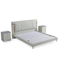 Nouveau lit double de luxe de style italien de 2,3 m, lit rembourré à coussinets doux et écologiques, design moderne pour chambre principale