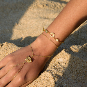 J&D Jewelry Pulsera <span class=keywords><strong>de</strong></span> Acero Inoxidable Chapada en Oro <span class=keywords><strong>de</strong></span> 18K con Múltiples Dijes <span class=keywords><strong>de</strong></span> Sol, Luna, Bota, Herradura y Ojo Turco con Circonitas para Mujer, Ideal para Vacaciones - Product Image 2