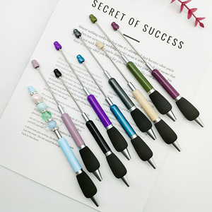 Penna Promozionale Sportiva con Meccanismo a Scatto, Decorata con Perline, in Plastica Economica con Logo Personalizzabile - Product Image 2