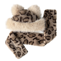 Chapeau d'hiver doux et chaud avec logo brodé personnalisé OEM ODM, motif léopard, fausse fourrure, oreilles d'ours, et écharpe assortie – Accessoires d'hiver pour ensemble chapeau-écharpe
