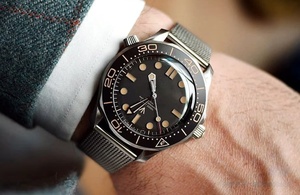 Montre de plongée Omegaes avec mouvement en titane et verre saphir, artisanat de maîtrise, pour James Bond 007, version avec bracelet - Product Image 5