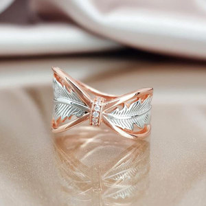Anello creativo bicolore per donna, design color oro e argento, gioielli eleganti e alla moda - Product Image 2