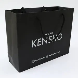 Bolsa de papel personalizada con asas de cuerda, reciclable, estampado de logotipo dorado de lujo, regalo negro