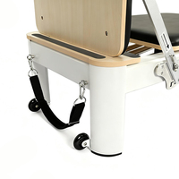 Máquina de Pilates Reformer Comercial Portátil Ajustable de Aluminio Blanca con Detalles de Madera Ecológica y Duradera para Estudio y Salud