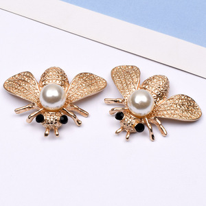 Jachon Ladies <span class=keywords><strong>DIY</strong></span> New Bee Pearl Broche Charme No Pin Flower Disc Alloy Acessórios Acessórios para o Cabelo Decoração Tie Broches - Product Image 4