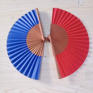 Ventilador de mano de madera y hierro con logotipo personalizado, regalo de negocios portátil de estilo artístico popular, bambú tallado para bodas y raves - Product Image 4