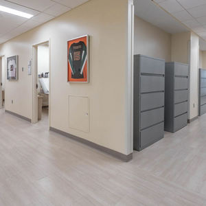 Rollos de Suelo Vinílico de PVC de Alto Rendimiento Sunsbuild - Sistema de Cierre por Clic Impermeable e Ignífugo para Diseño Moderno - Product Image 6