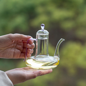 Tetera de vidrio resistente al calor con tapa y filtro para té verde y té de flores, ideal para camping. - Product Image 1