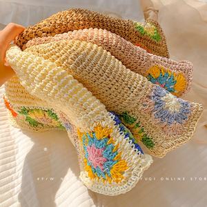 Chapeau Bob en Paille Creuse à Fleurs Colorées pour Femme, Protection Solaire Respirante pour l'Été à la Plage - Product Image 3