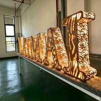 Lettres lumineuses en diamant, lettres perforées latérales, logo LED doré, enseigne commerciale