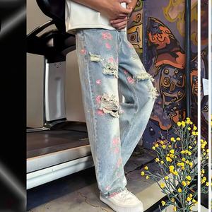กางเกงยีนส์ลายดอกไม้สำหรับผู้ชายแบบใหม่ - ทรงขากว้าง สไตล์เรโทร สีฟ้าอ่อนฟอก เหมาะสำหรับสตรีทแวร์และเทรนด์แฟชั่นแนวศิลปะ - Product Image 1