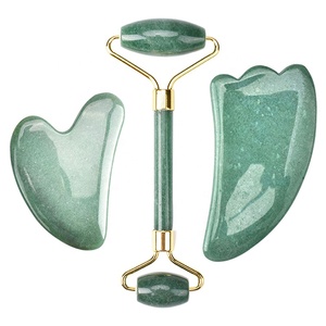 Ensemble de rouleaux faciaux en jade et pierre de gua sha verte en gros, rouleau de jade naturel pour le lifting du visage, masseur gua sha - Product Image 1