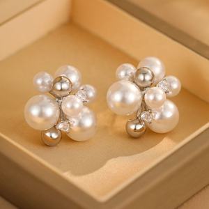 Boucles d'oreilles géométriques en zircon perlé de luxe français tendance de haute qualité avec ressort à aiguille plaqué or cuivre pour femmes Cadeau parfait - Product Image 1