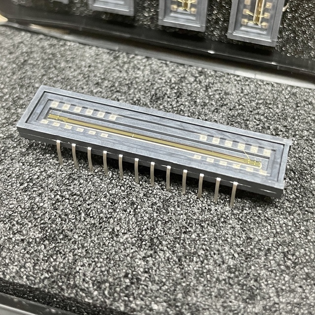 S11639-01 high sensitivity CMOS linear image sensor using a photosensitive area with vertically long pixels 14 * 200 μm