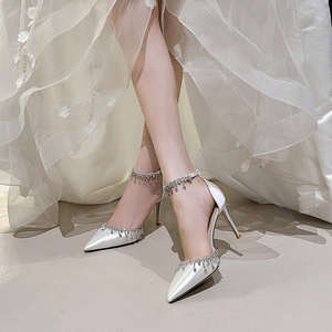 Sandales à talons hauts élégantes et sexy pour femme, à bride unique, avec chaîne à pampilles, pour mariage et soirée blanche, mode estivale - Product Image 3