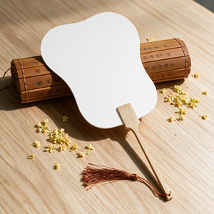 Ventaglio Femminile Artigianale in Bambù Stile Antico Cinese Onemax con Design a Pilastro Portafortuna e Nappa, Dipinto su Carta di Riso - Product Image 4