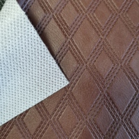 Emballage en gros par rouleaux de différents modèles de tissu à point de diamant en cuir synthétique échantillon gratuit