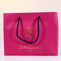 Corde d'emballage de grande capacité avec poignée et logo personnalisé sacs en papier solides à fond large pliants pour restaurant carrés pour boissons et bières