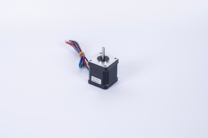 Moteur pas à pas hybride 17 2,55 VCC 0,52 Nm 2 phases pour imprimante 3D pour un fonctionnement plus silencieux 17 Moteur 17 Hybride 2,55 VCC - Product Image 1